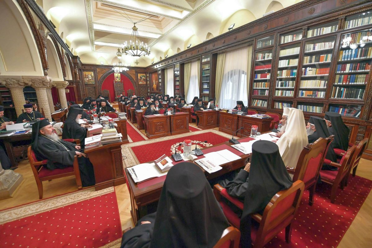 Sfântul Sinod s-a întrunit în ședință de lucru     44859