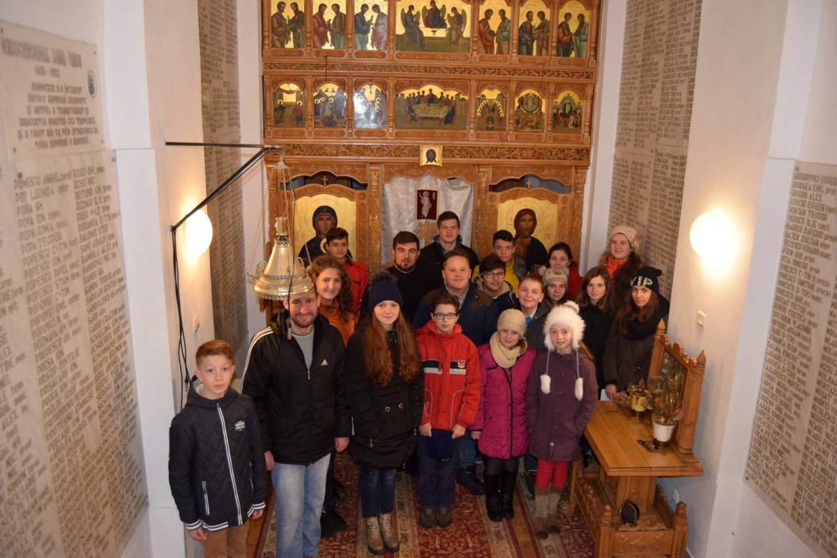 Copii și tineri din Banat, pelerini în Ardeal 44789