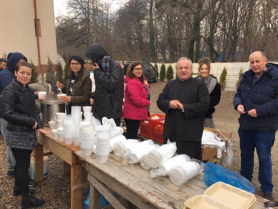 Hrană pentru oamenii  fără adăpost, la Cluj-Napoca 44779