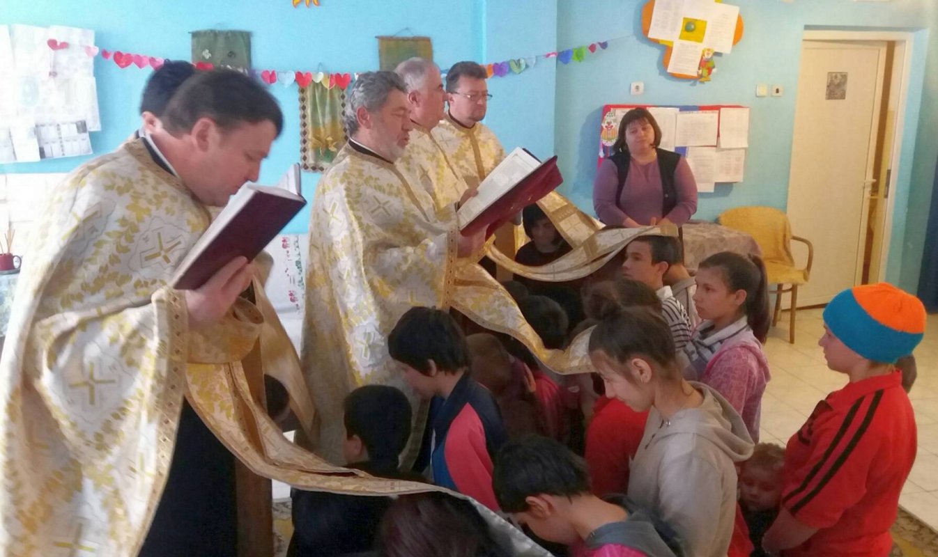 Parohia Precista Bacău, alături de copiii nevoiaşi 44773