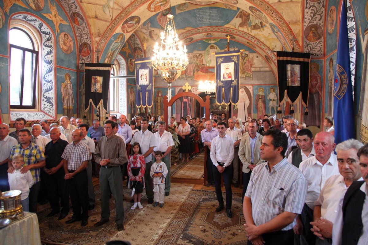 Săvăstreni, satul unității de credință a făgărășenilor     44777