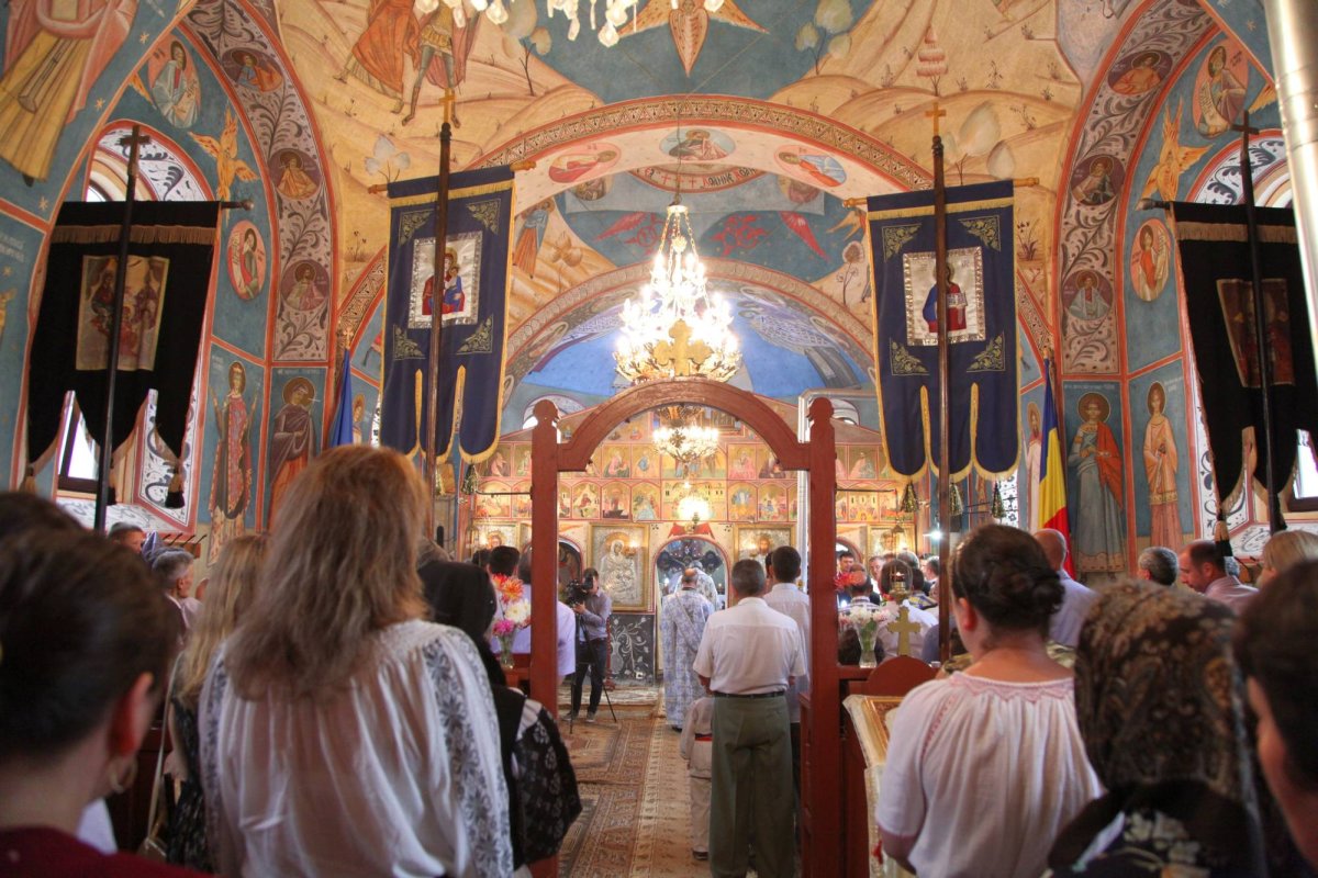 Săvăstreni, satul unității de credință a făgărășenilor     44778