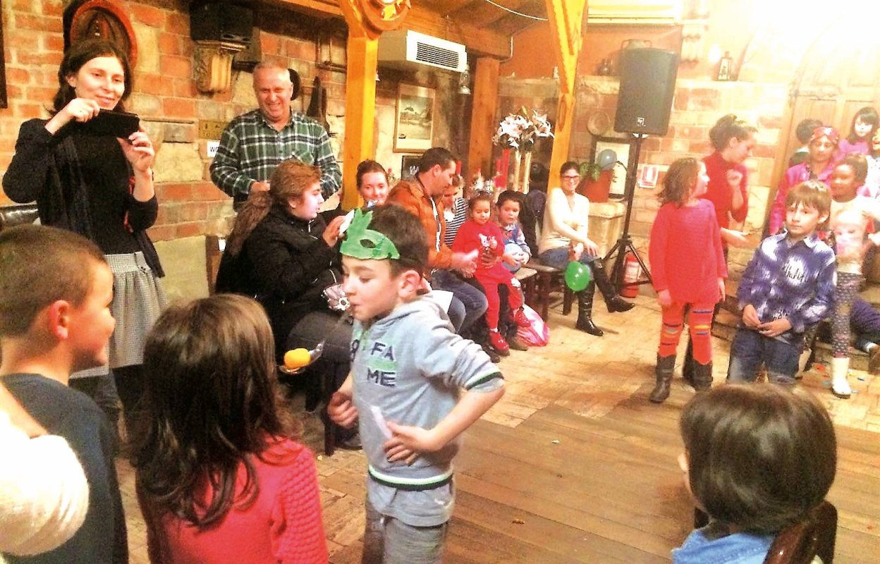 Copiii ocrotiți de Filantropia Alba Iulia, la „Balul prieteniei”  44684