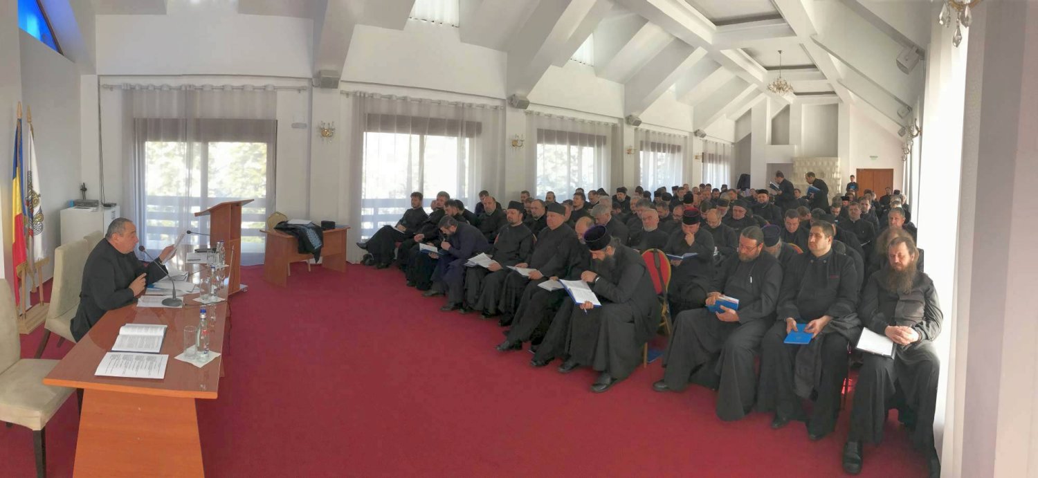 Cursuri de pregătire pentru apărătorii bisericeşti  44643