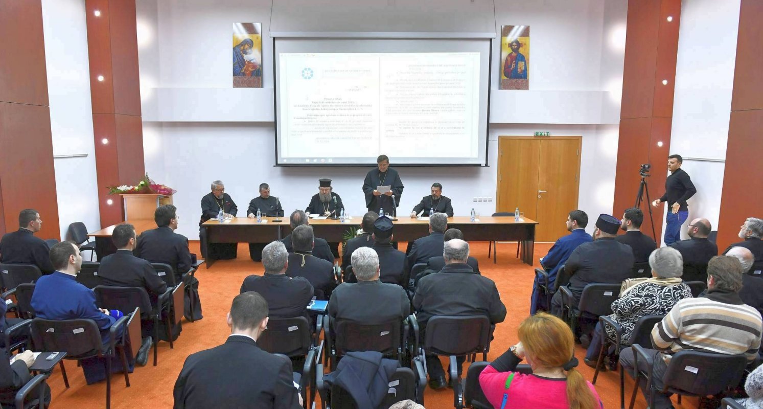 Împreună, pentru a-i ajuta pe cei care au nevoie 44648