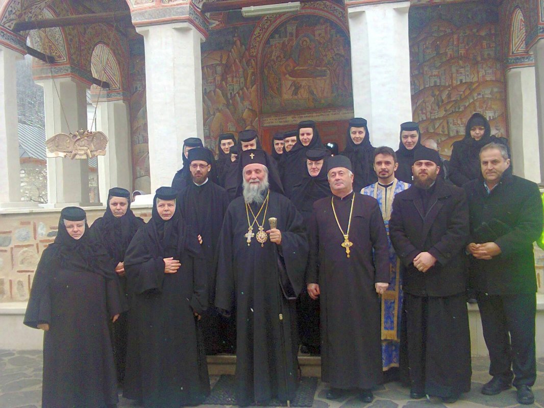 Liturghie arhierească la Mănăstirea Polovragi 44637