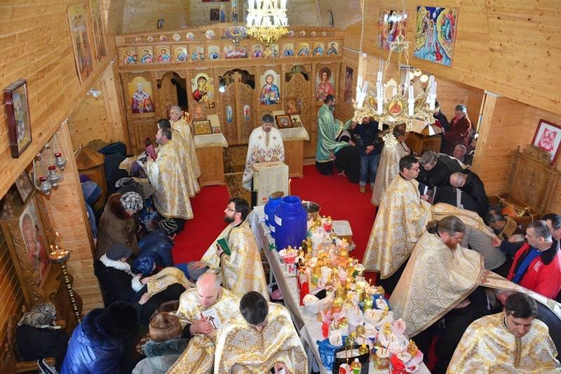 Programul „Bolnav am fost şi M-aţi cercetat“, în Eparhia Romanului şi Bacăului 44619