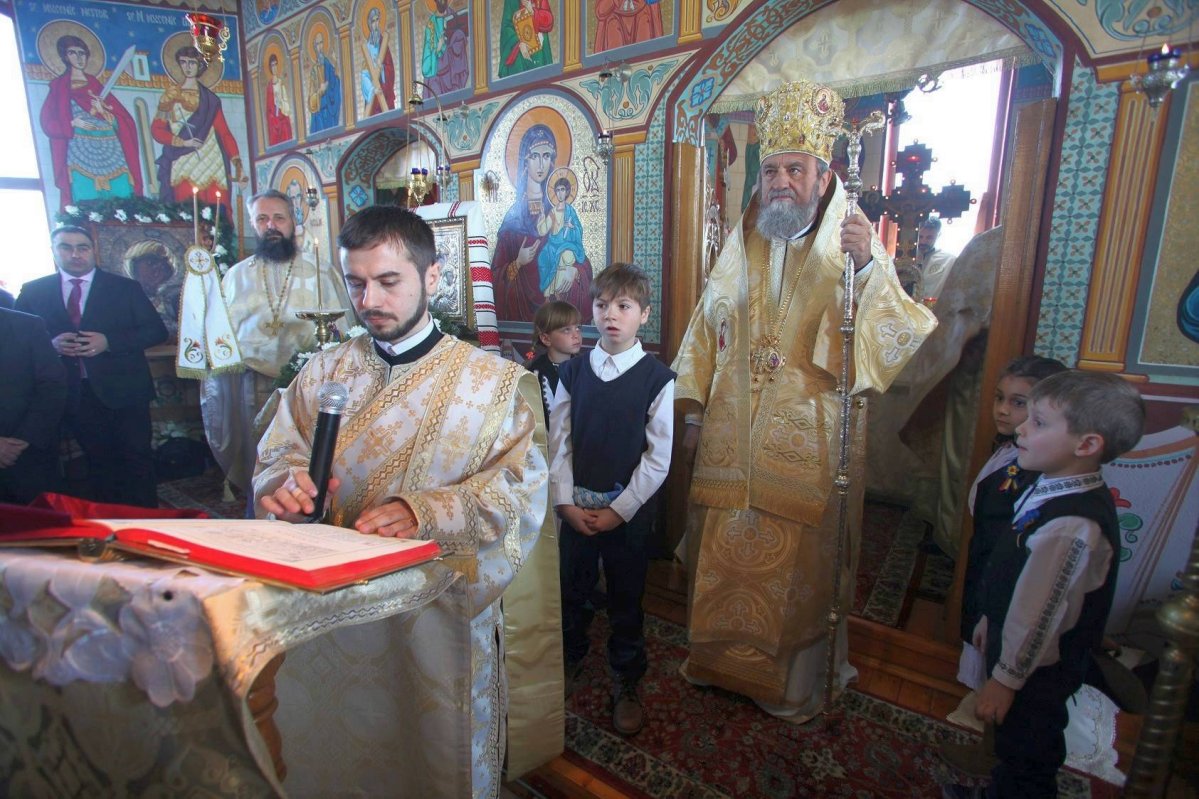 Slujiri arhierești în Duminica Întoarcerii Fiului risipitor 44622