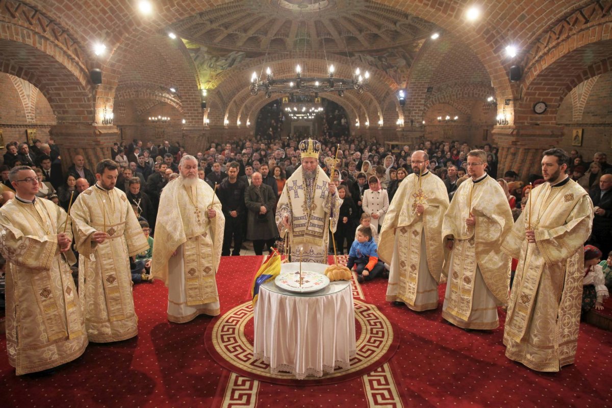 Slujiri arhierești în Duminica Întoarcerii Fiului risipitor 44627