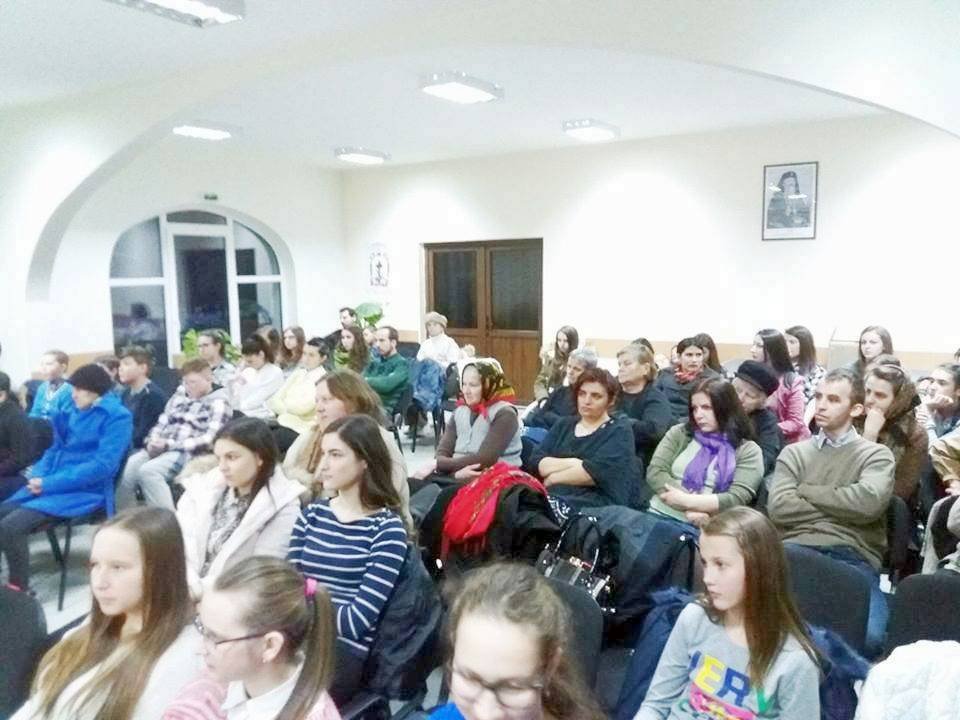 Activităţi cu tinerii la Centrul  „Ioan Bunea” din Sîngeorz-Băi 44574