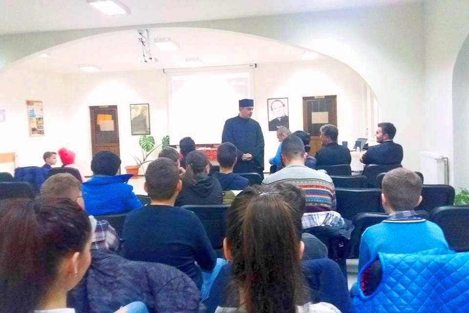 Activităţi cu tinerii la Centrul  „Ioan Bunea” din Sîngeorz-Băi 44575