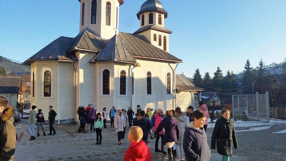 Activităţi cu tinerii la Centrul  „Ioan Bunea” din Sîngeorz-Băi 44576