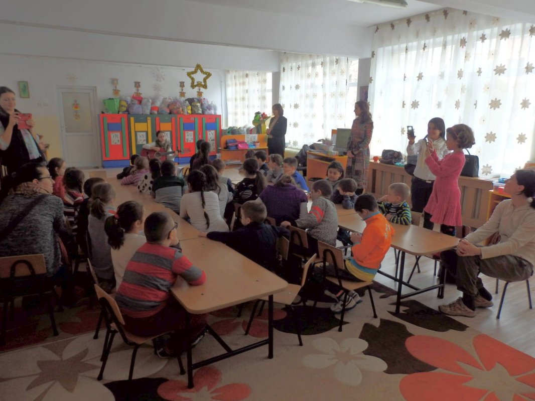 Daruri pentru copiii sărmani din Craiova 44599