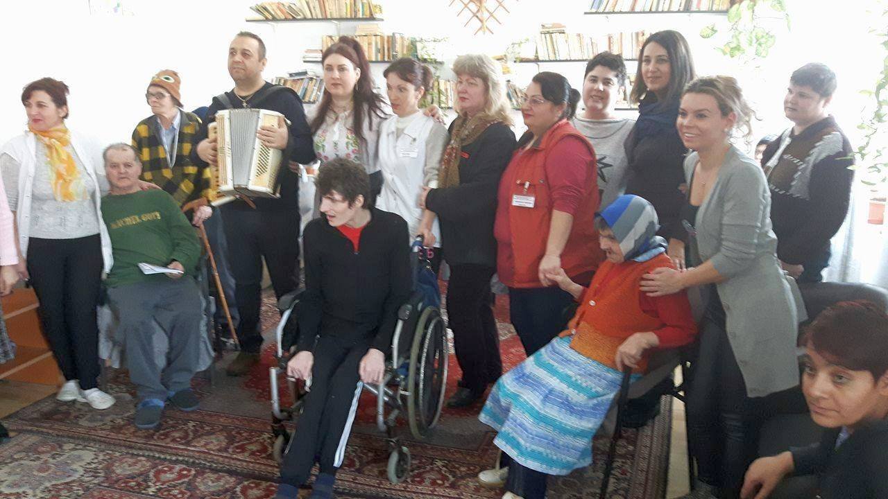 Ajutor pentru persoanele nevoiaşe la Craiova şi Râmnic 44468