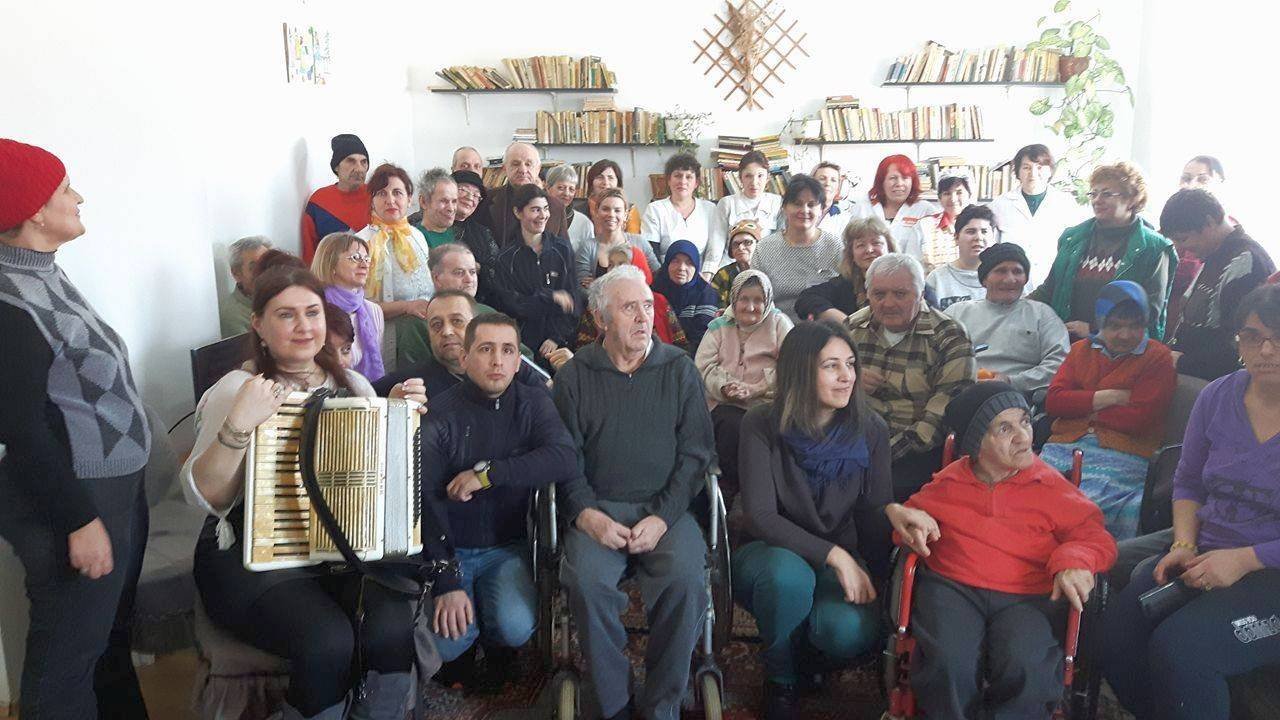 Ajutor pentru persoanele nevoiaşe la Craiova şi Râmnic 44471