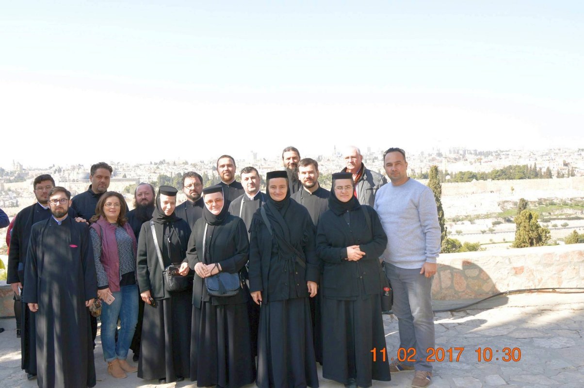 Pelerini din Eparhia Romanului şi Bacăului în Ţara Sfântă 44456