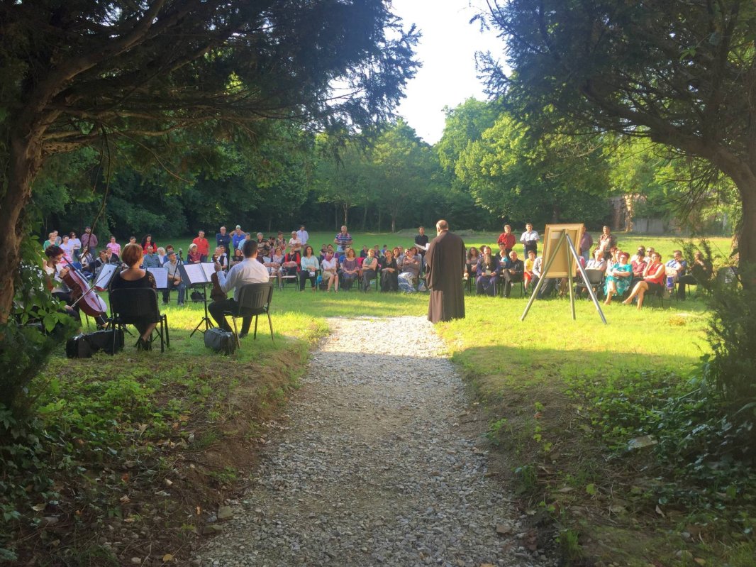 Activități culturale și social-filantropice în 2016 44317