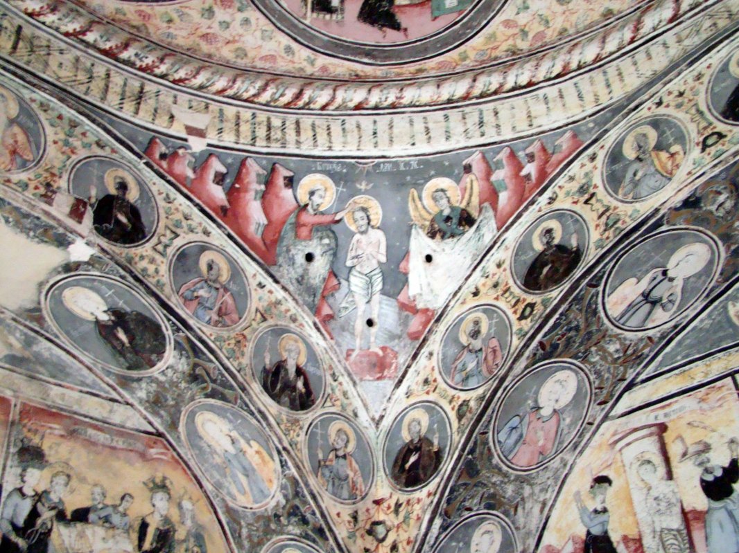 Biserica episcopală cu ghiulele de tun în coaste 44333