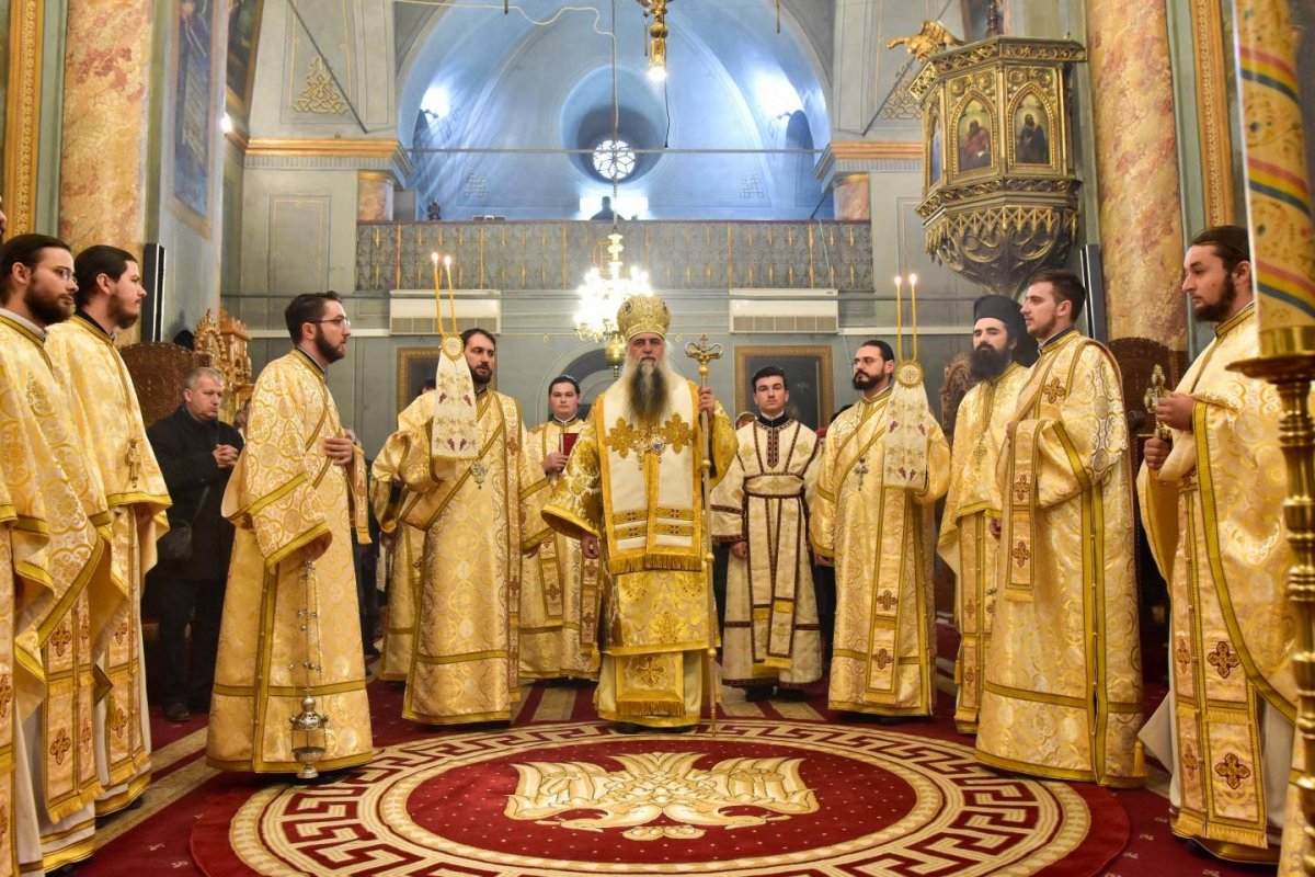 Slujire arhierească la Râmnicu Vâlcea 44253