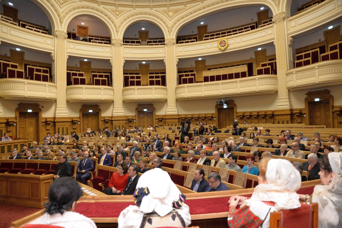 Tradiţia, memoria vie a unei comunităţi 44273