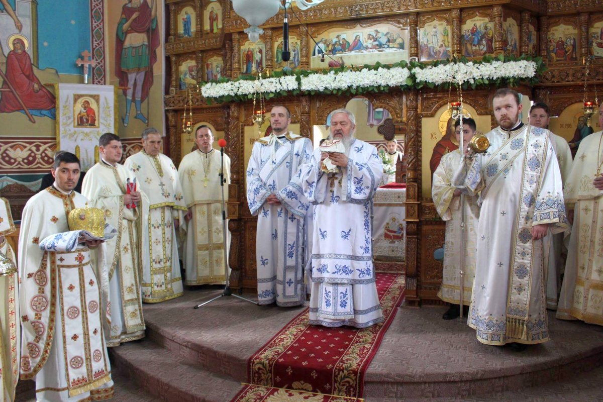 Slujiri arhiereşti la Duminica Înfricoşătoarei Judecăţi    44242