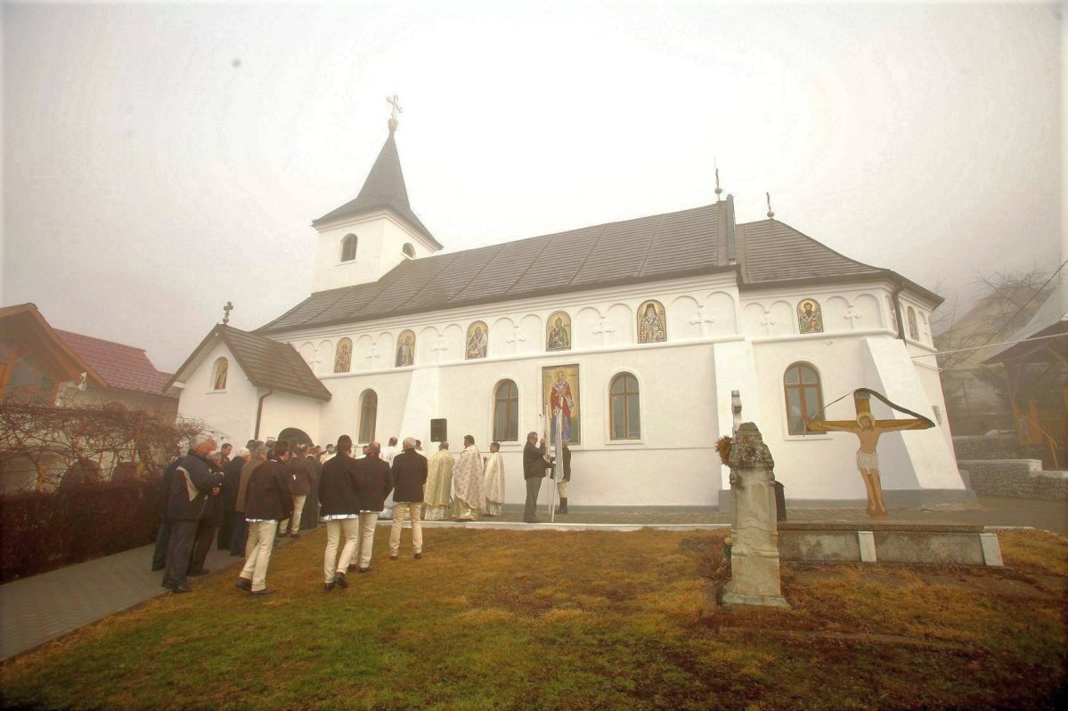 Slujiri arhiereşti la Duminica Înfricoşătoarei Judecăţi    44243