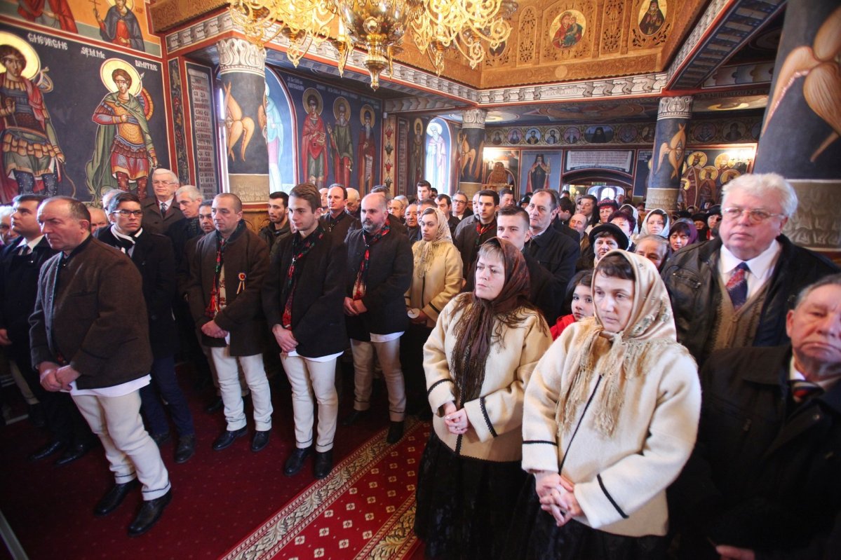 Slujiri arhiereşti la Duminica Înfricoşătoarei Judecăţi    44244