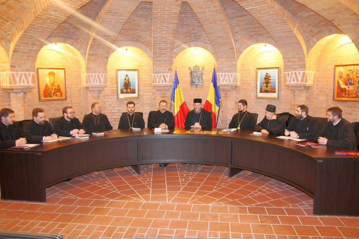 Întâlnirea responsabililor cu catehizarea tineretului din Episcopia Maramureşului şi Sătmarului 44088