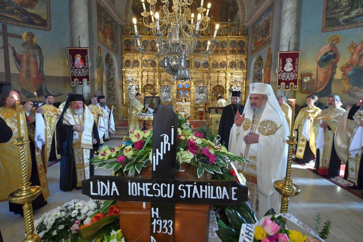 Scriitoarea Lidia Stăniloae a fost condusă pe ultimul drum       44112