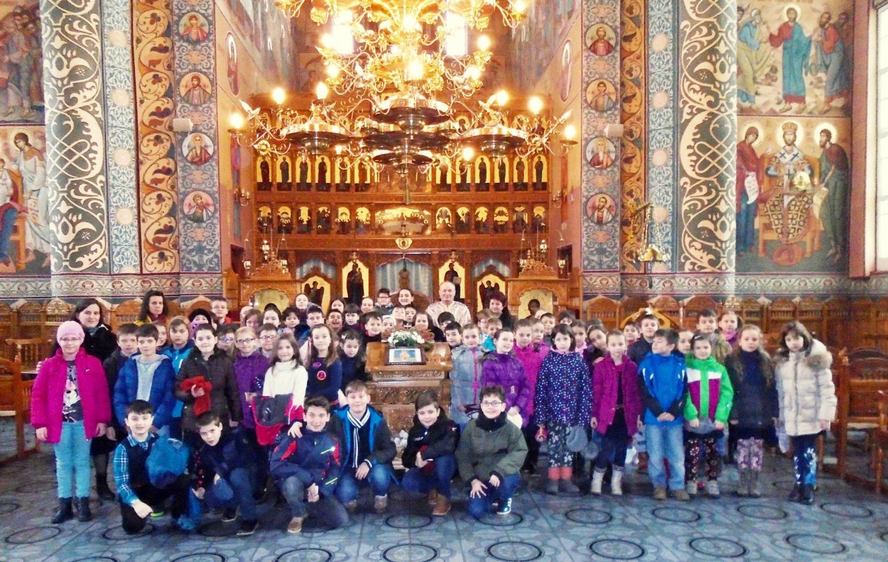 „Masa prieteniei” pentru elevii şcolii clujene „Constantin Brâncuși”  44027