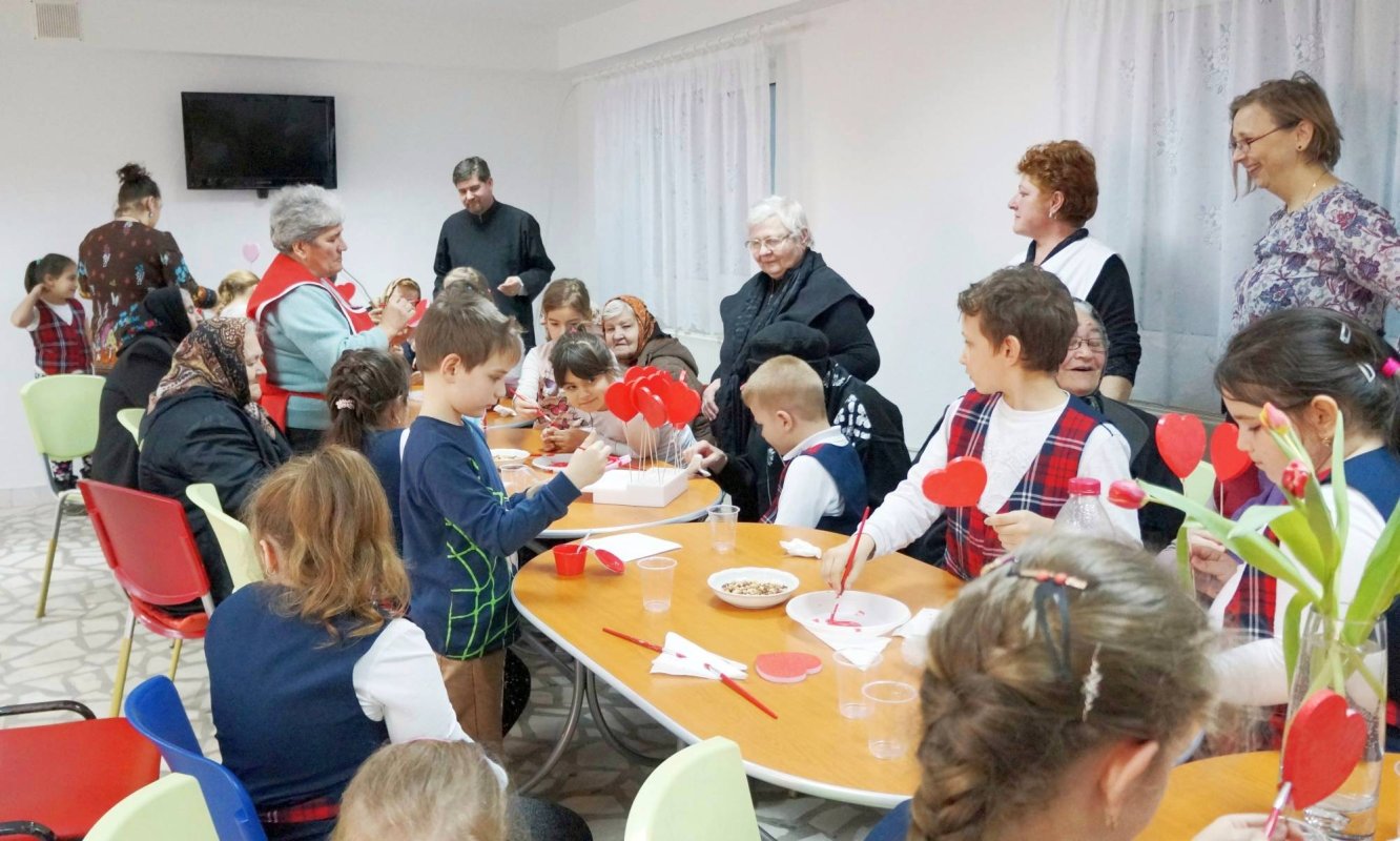 Activitate socială cu vârstnici şi copii la Deva   43986