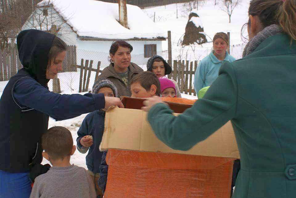Sute de persoane ajutate de Asociaţia „Sfânta Maria” Cristian 43978