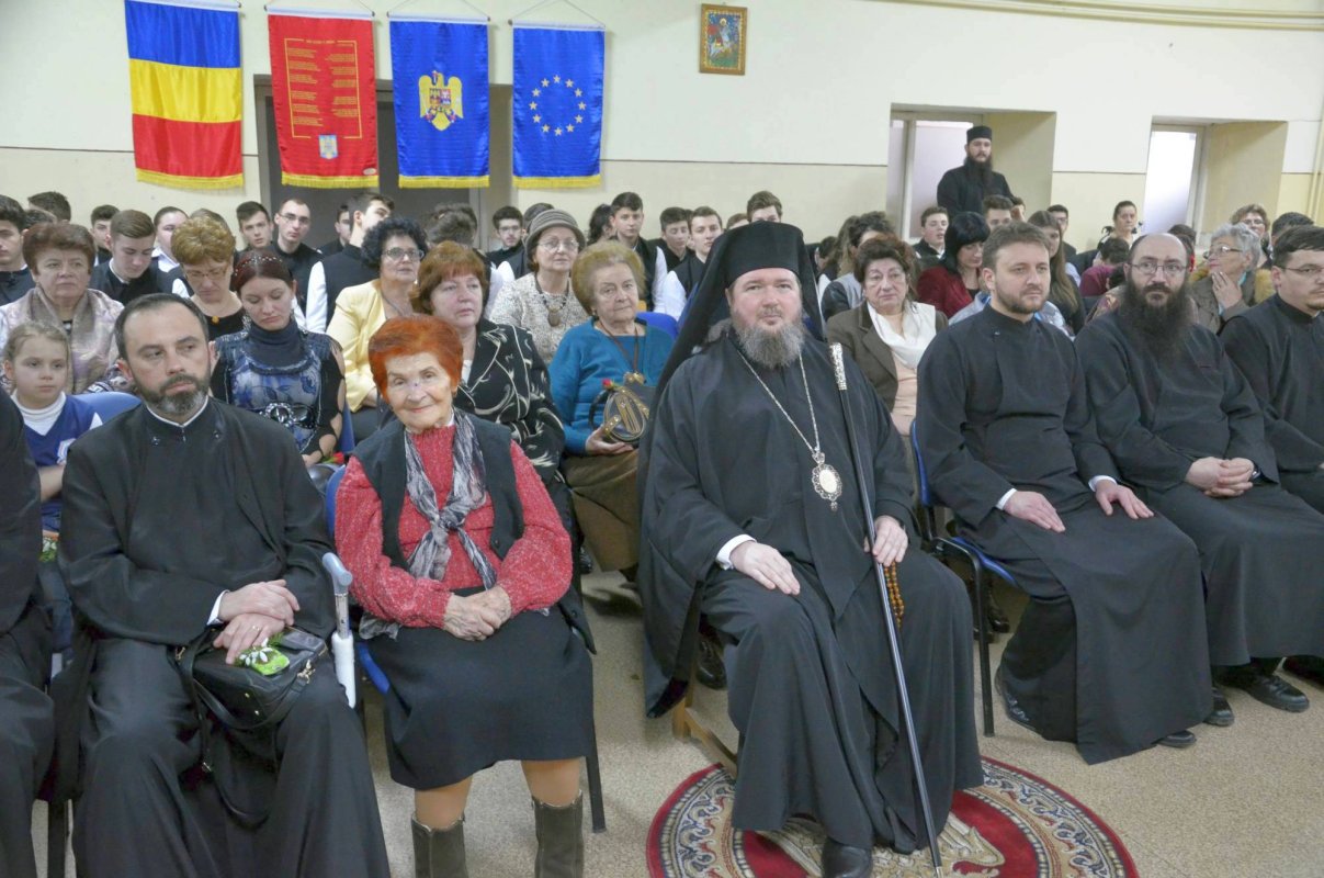 Program dedicat „Mamei”, la Liceul Ortodox din Oradea      43931