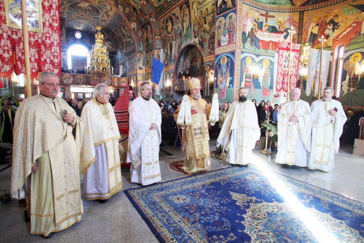 Slujiri arhiereşti în Duminica Izgonirii lui Adam din Rai      43867