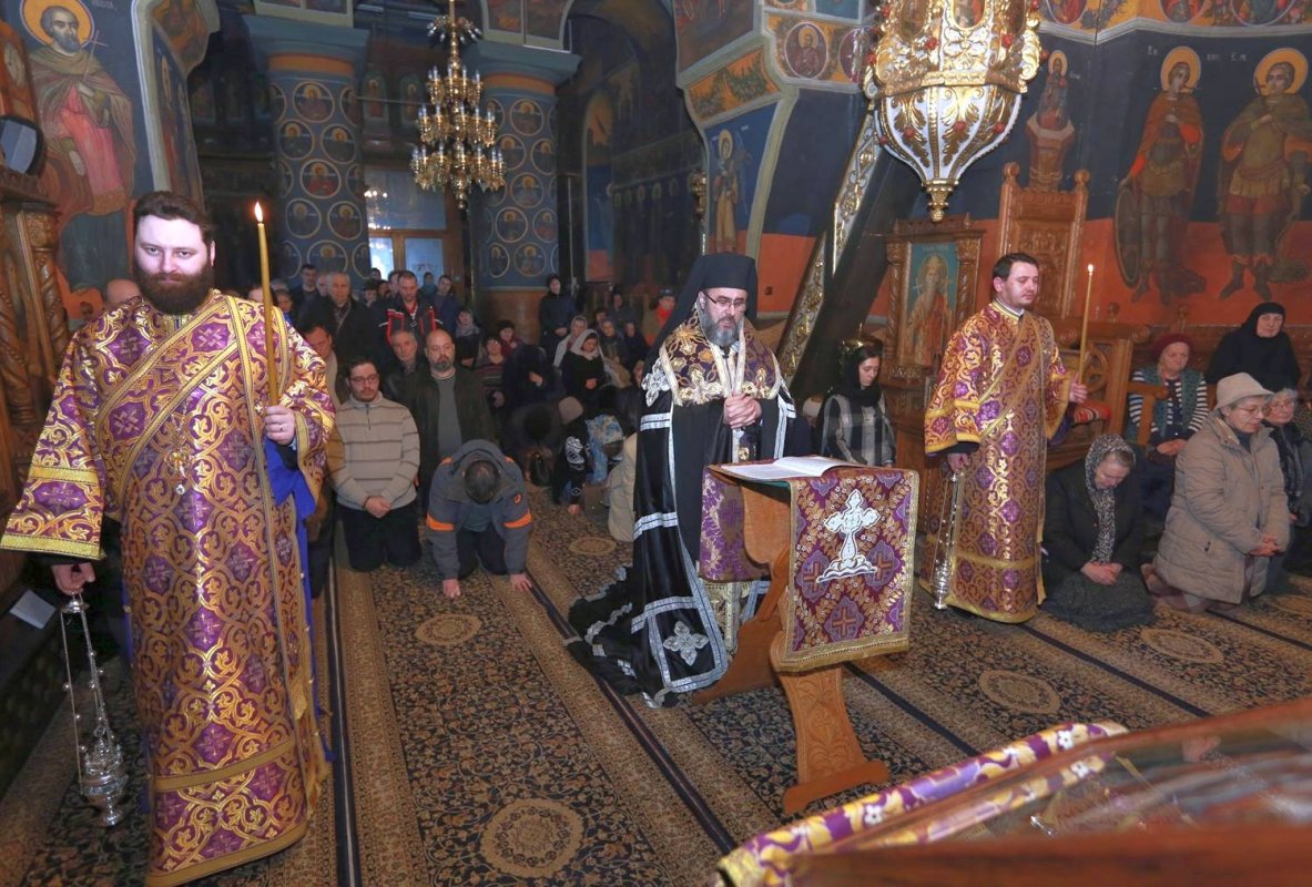 Prima zi a Postului Mare la Catedrala „Adormirea Maicii Domnului” din Buzău 43836