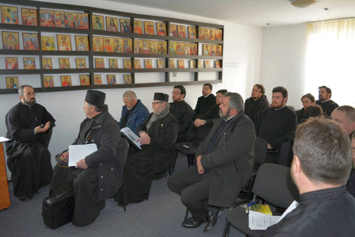 Training catehetic la Săveni 43802