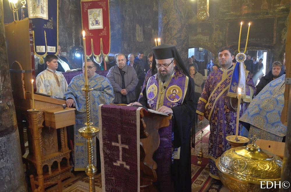 Rugăciuni intense în prima săptămână din Postul Mare     43756