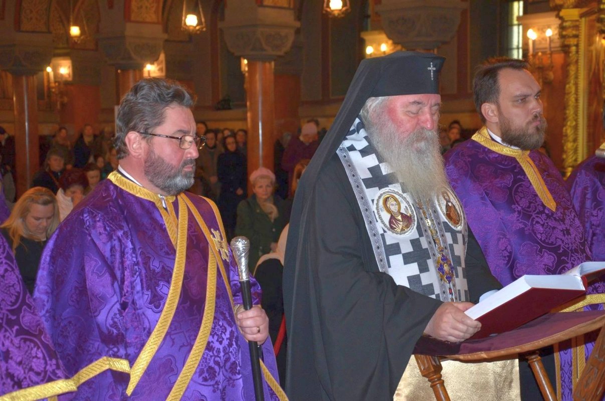 Rugăciune intensă în prima săptămână din Postul Mare 43568