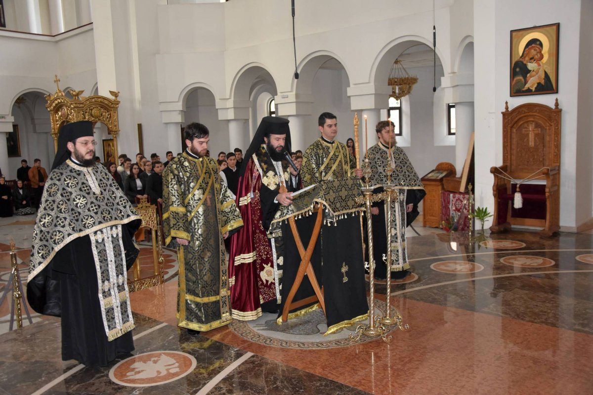 Rugăciune intensă în prima săptămână din Postul Mare 43576