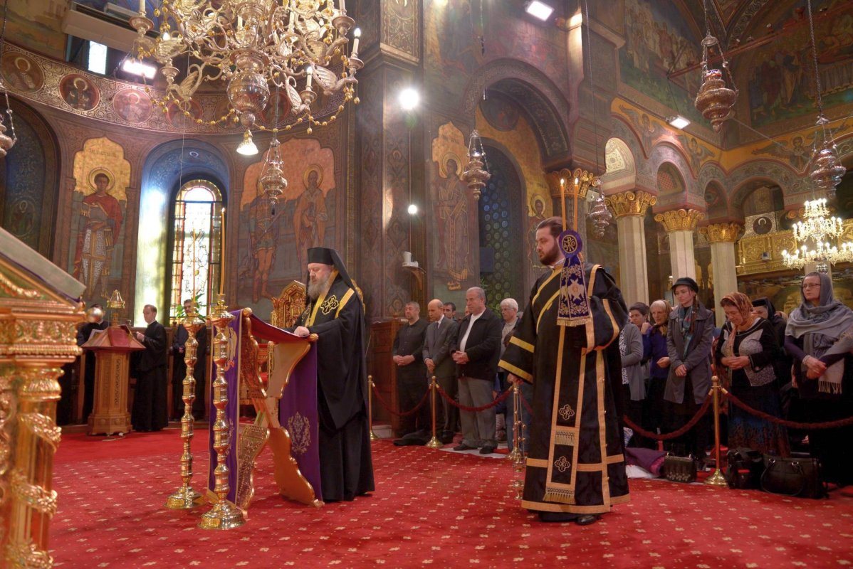 Ultima parte a Canonului cel Mare la Catedrala Patriarhală  43595
