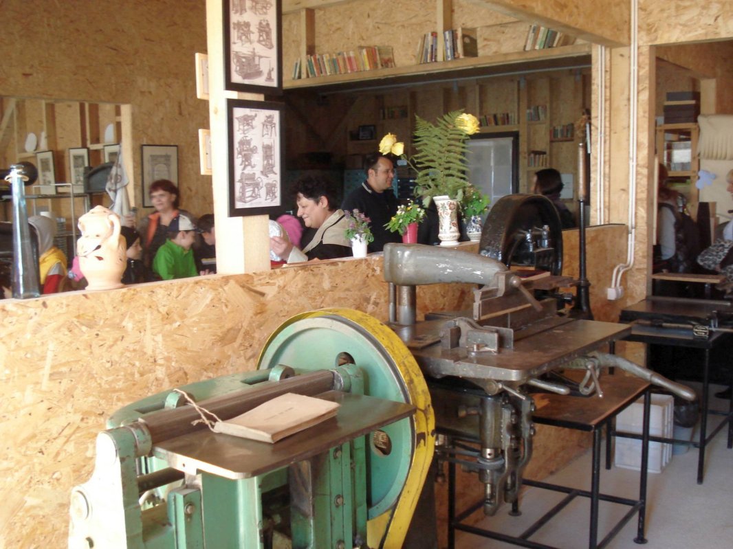 „Cărțișor de Autor” cu versuri și semnătura Anei Blandiana 43669