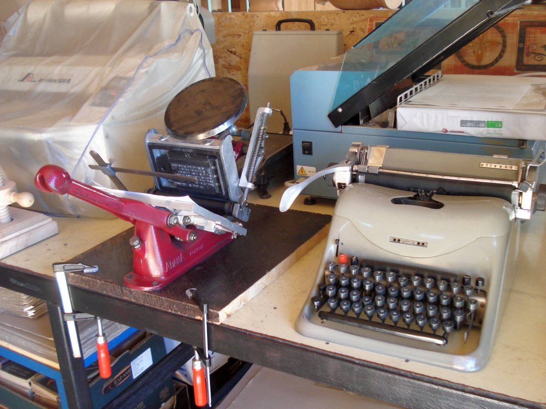 „Cărțișor de Autor” cu versuri și semnătura Anei Blandiana 43690