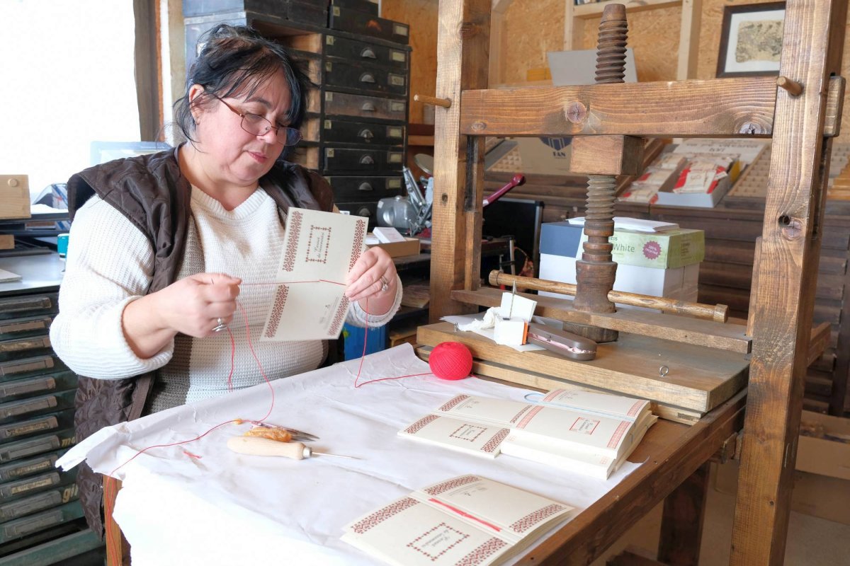 „Cărțișor de Autor” cu versuri și semnătura Anei Blandiana 43697