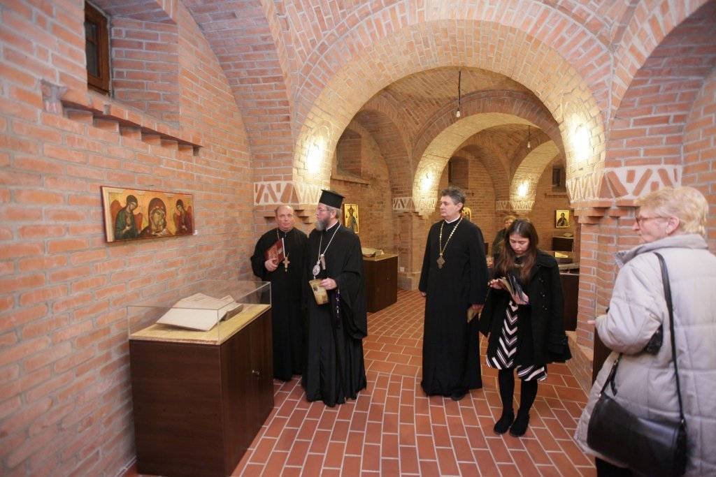 Expoziție de icoane la Muzeul Episcopiei Maramurșului și Sătmarului    43487