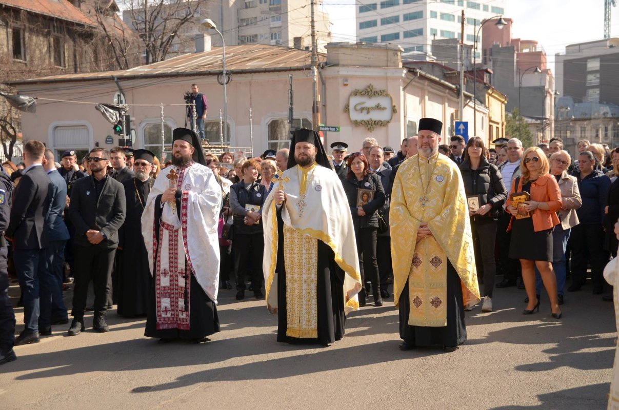 Procesiune cu icoane în Capitală  43521