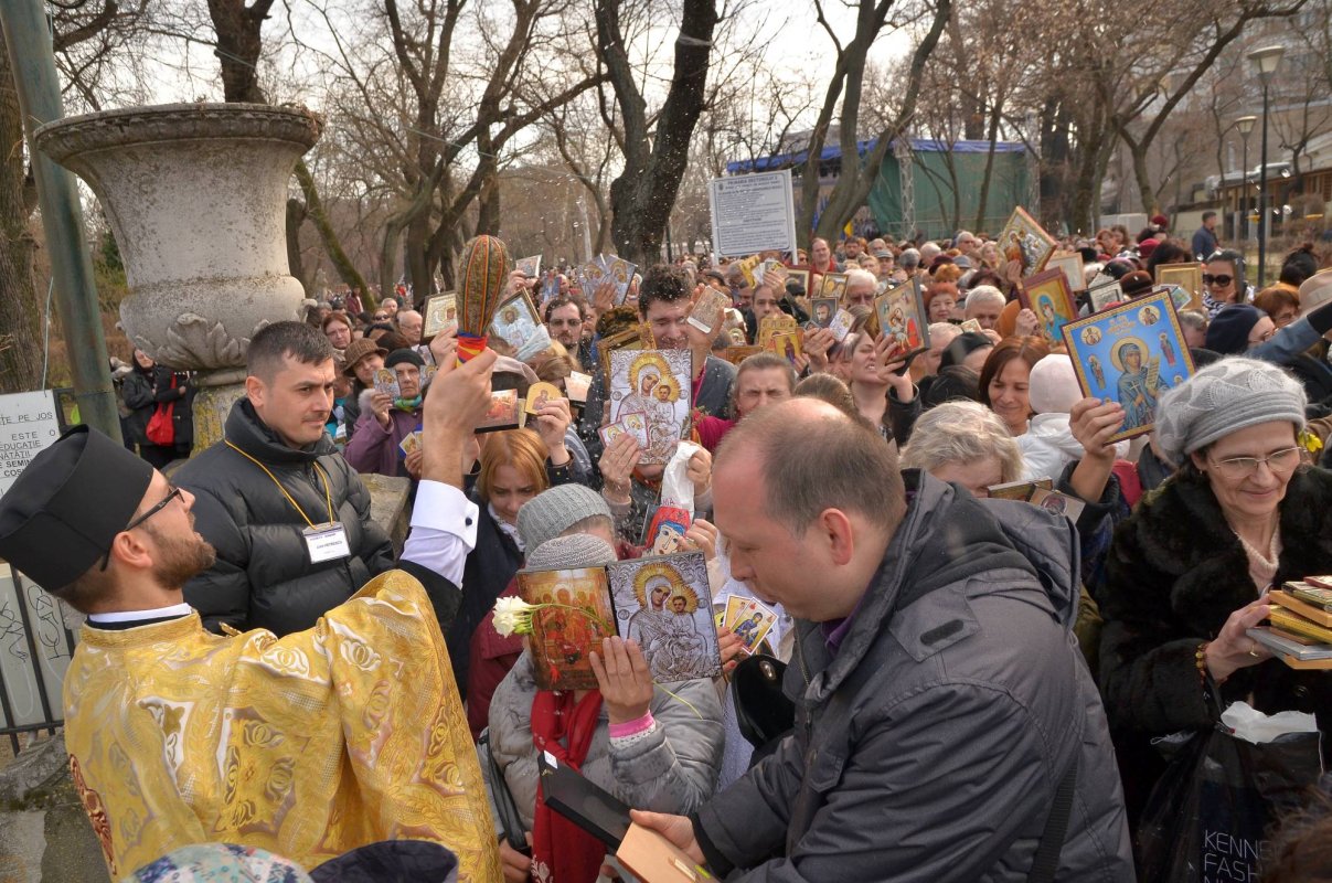 Procesiune cu icoane în Capitală  43523