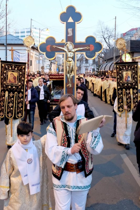 Procesiune cu icoane în Capitală  43524