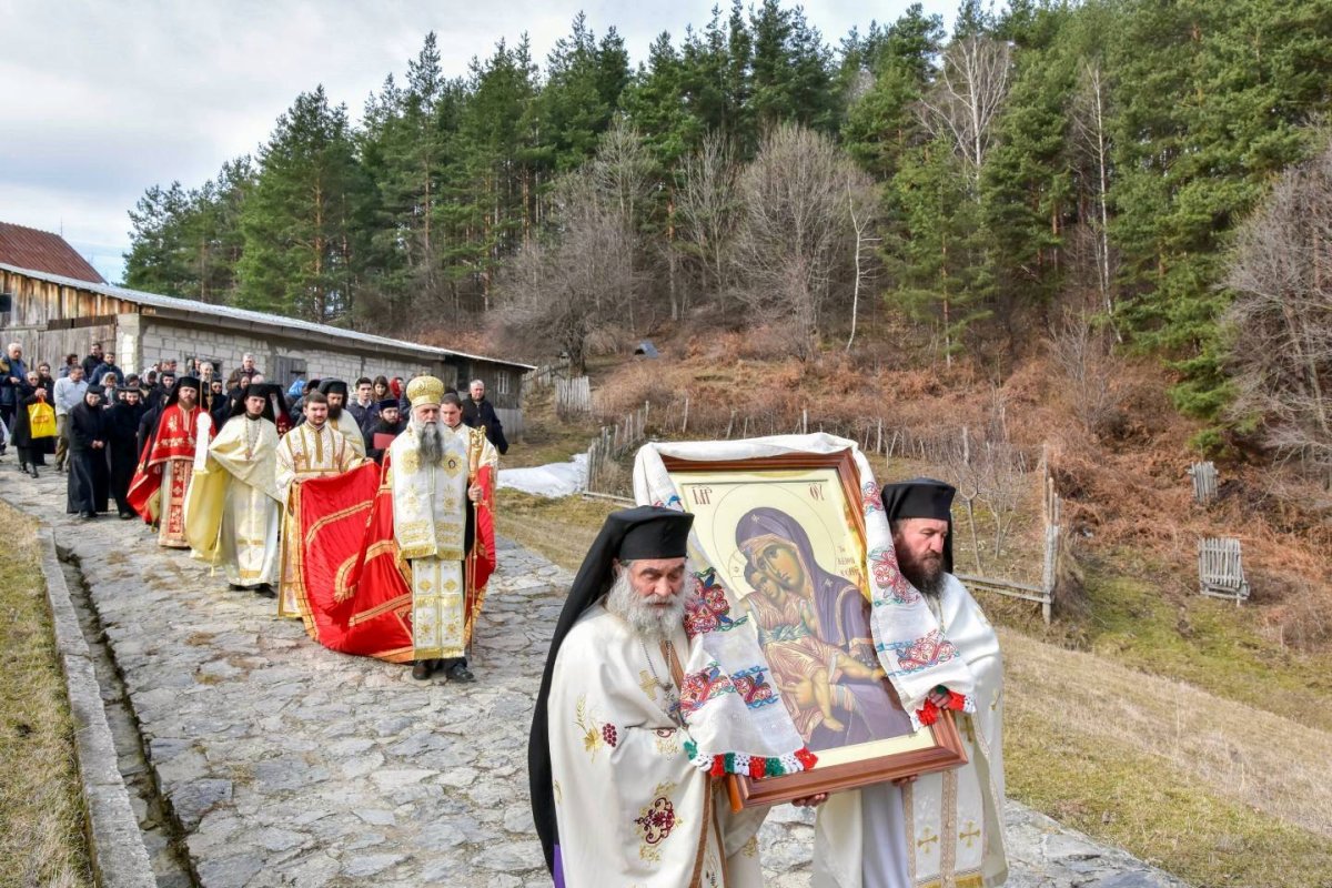 „Icoanele ne călăuzesc paşii  pe drumul mântuirii” 43424