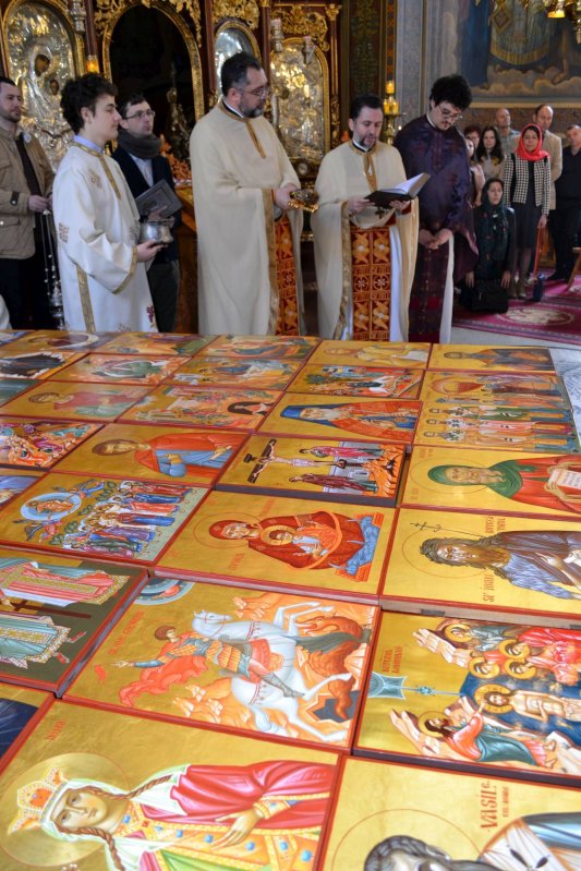 Sfințire de icoane la Biserica Delea Nouă-Calist  43445