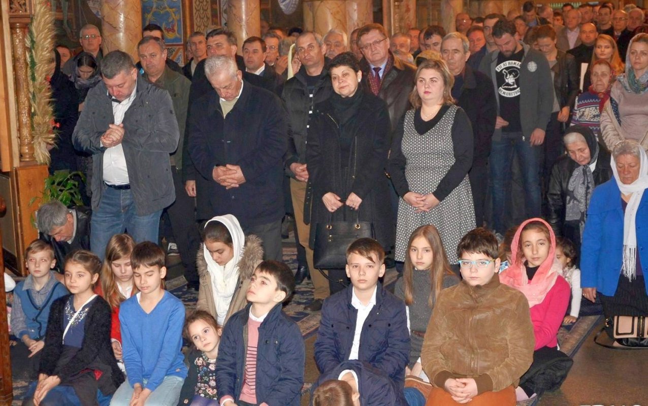 Slujiri arhiereşti în Duminica întâi din Postul Sfintelor Paşti   43414